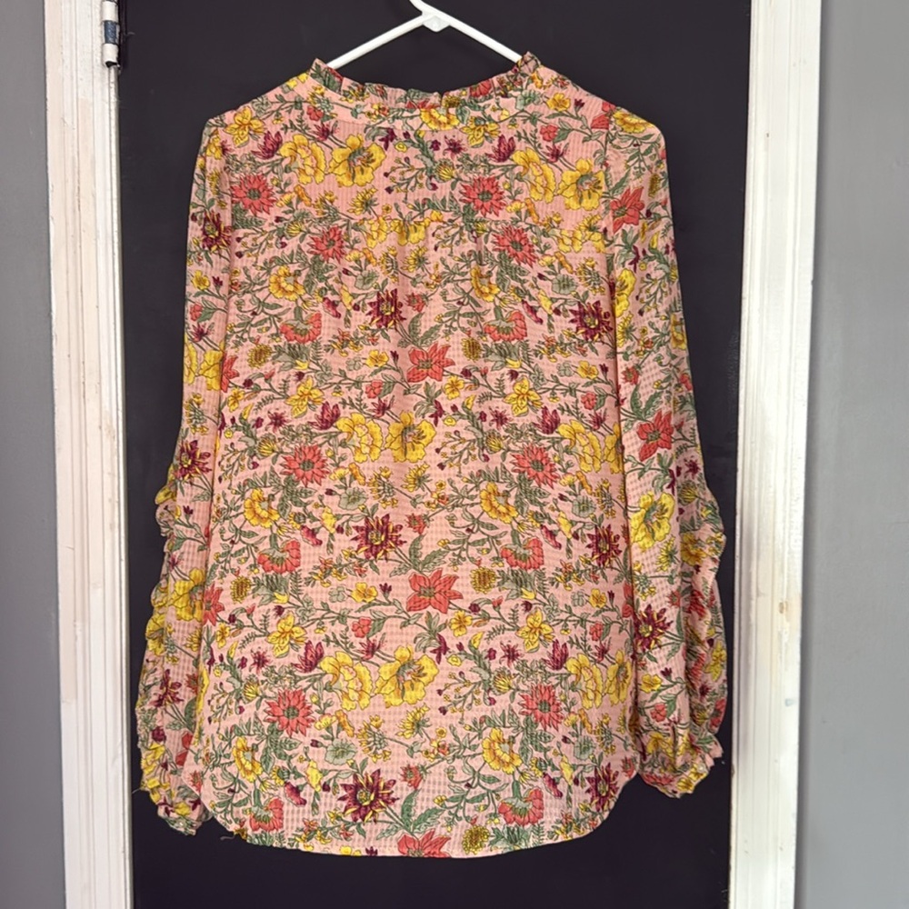 3/$18 LOFT Garden Ruffle Sleeve Blouse Size: L Length: 26” - Picture 4 of 8